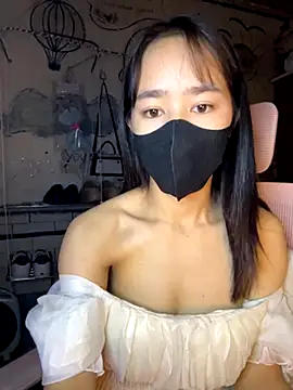 TiNa 04 online show from November 13, 2025, 11:03 pm