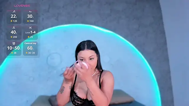 ReinaChloe online show from February 28, 2026, 4:19 pm