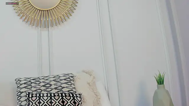 CharlotteBrownn  online show from June 14, 2026, 2:20 am