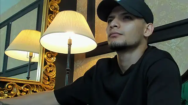 AlessandroKiing online show from July 29, 2026, 11:03 pm