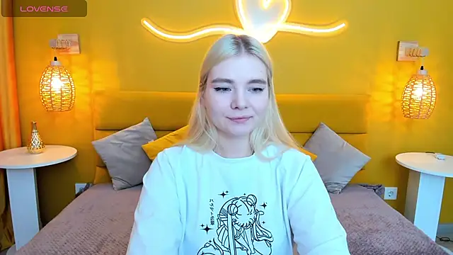 RuthBryant online show from October 19, 2025, 12:44 am