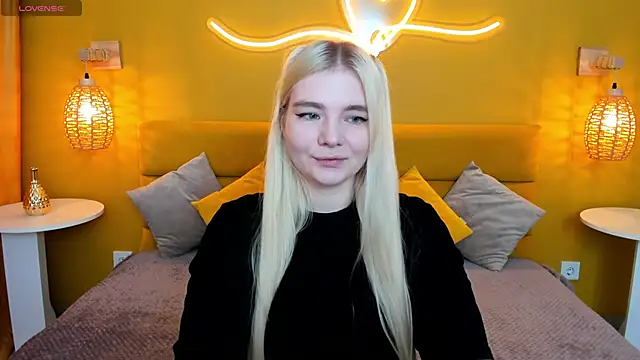 RuthBryant online show from November 4, 2025, 12:54 am