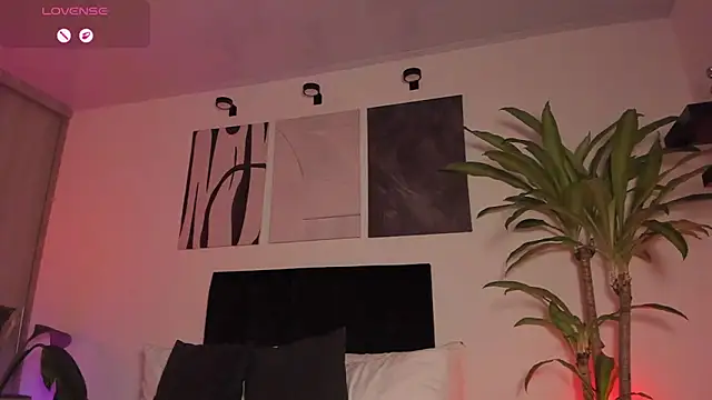 izzyvega   online show from February 3, 2026, 2:53 am