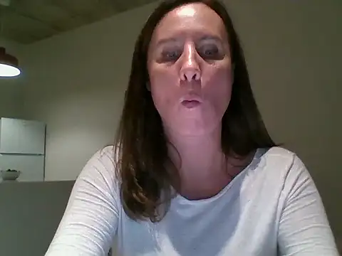 ALICAINWONDERLAND online show from October 1, 2025, 4:46 pm