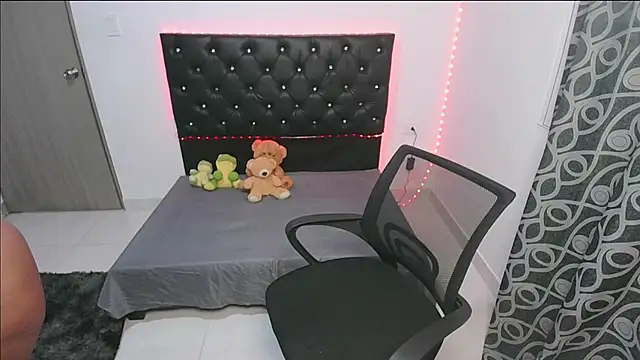 niiky 68 online show from October 4, 2025, 6:33 am