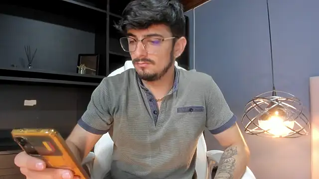 AaronFuentes7 online show from September 23, 2025, 5:38 pm