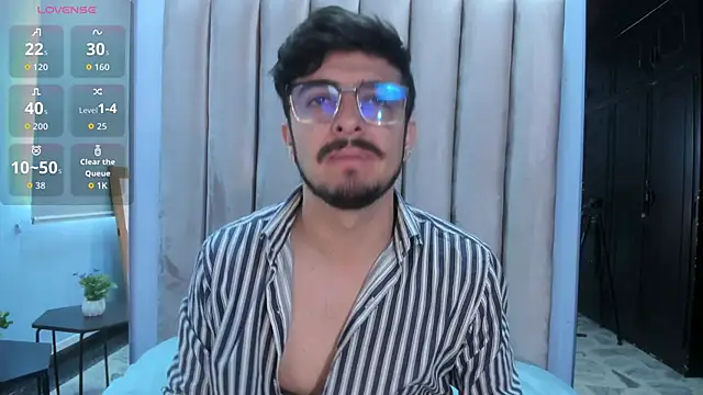 AaronFuentes7 online show from September 26, 2025, 6:12 pm