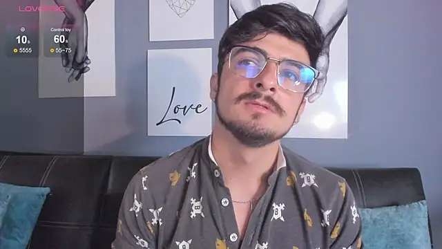AaronFuentes7 online show from October 1, 2025, 12:11 pm