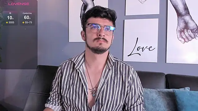 AaronFuentes7 online show from October 5, 2025, 1:20 pm