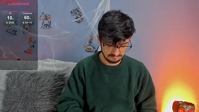 AaronFuentes7 online show from October 13, 2025, 1:33 pm