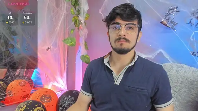 AaronFuentes7 online show from October 17, 2025, 6:43 pm