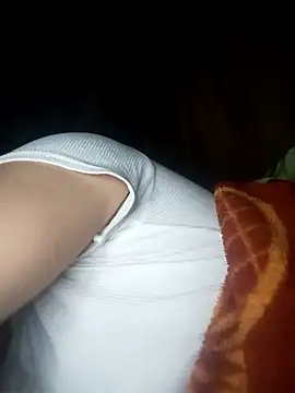 CoMay003 online show from November 6, 2025, 5:19 am