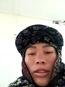 CoMay003 online show from November 26, 2025, 6:14 am