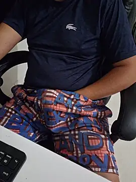 Carloskasado online show from November 5, 2025, 11:27 pm