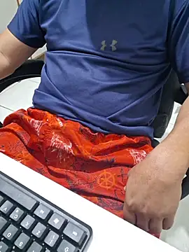 Carloskasado online show from December 4, 2025, 11:24 pm