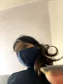 tanisha-2005 online show from September 10, 2025, 4:40 pm