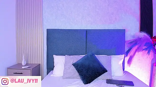 Laura Ivy online show from March 26, 2026, 12:55 pm