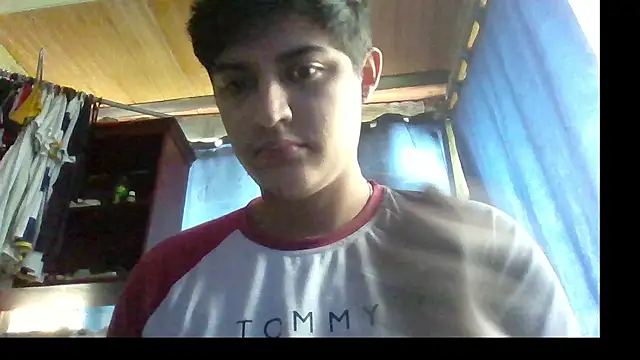 yesitwink  online show from December 18, 2025, 6:14 pm