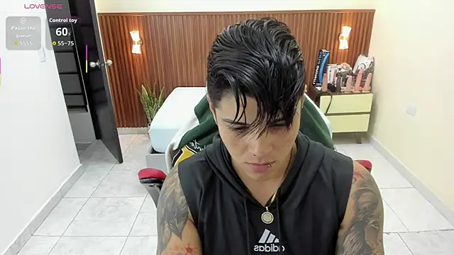 KAROLLJONES1 online show from September 11, 2025, 2:33 am