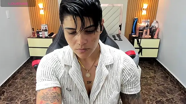 KAROLLJONES1 online show from September 18, 2025, 2:35 am