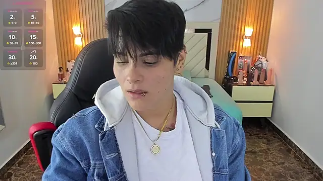 KAROLLJONES1 online show from September 23, 2025, 2:58 am