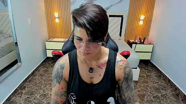 KAROLLJONES1 online show from March 18, 2026, 7:28 pm