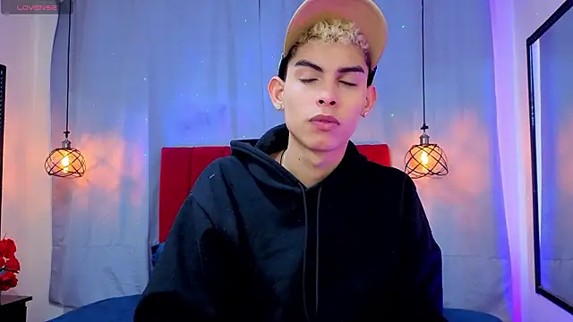 Room 69x online show from March 4, 2026, 12:33 pm