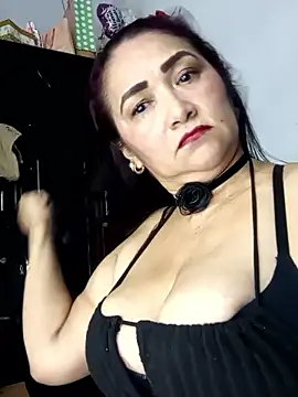 linda luna29 online show from January 10, 2026, 4:58 am