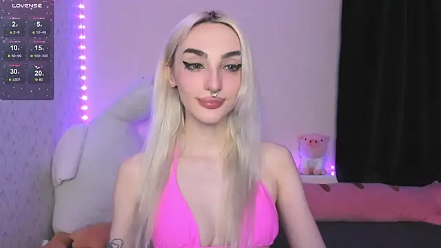 succubantra online show from November 18, 2025, 1:04 pm