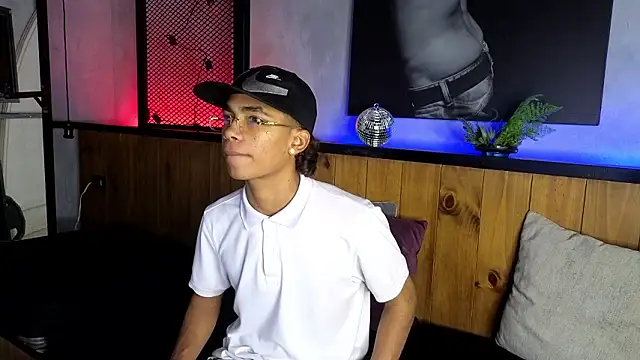 AlanCutee online show from March 15, 2026, 1:39 pm