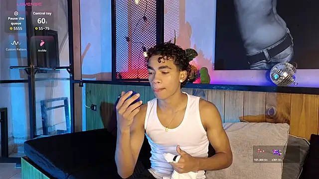 AlanCutee online show from March 25, 2026, 3:51 pm