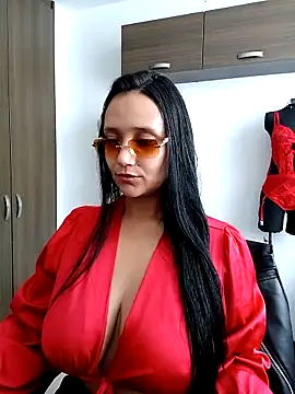 Snapshot of Esmeralda333 chatting on October 19, 2025, 1:45 pm Esmeralda333 online show from October 19, 2025, 1:45 pm