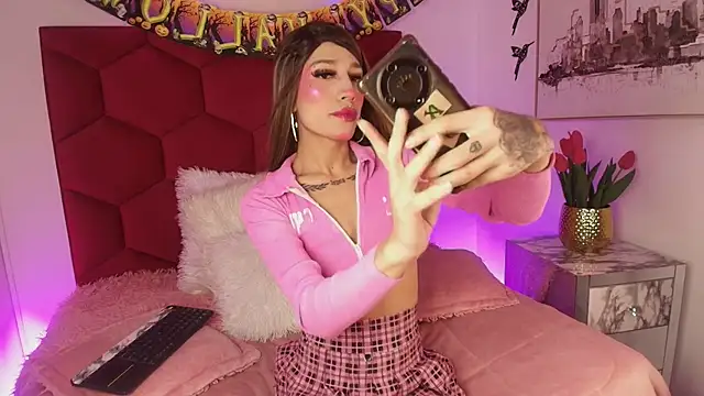 Alaia Snow online show from October 12, 2025, 9:25 pm