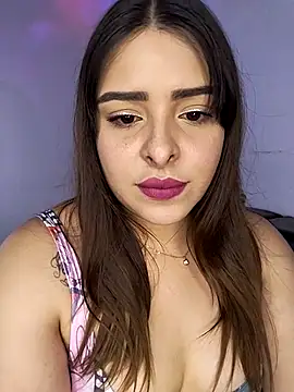 Nahomy cm online show from October 9, 2025, 8:40 pm