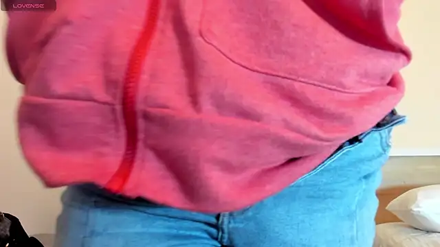 BellaNixs online show from September 10, 2025, 2:44 am