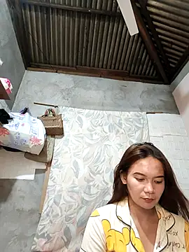 ur hotsiren online show from November 4, 2025, 3:44 pm