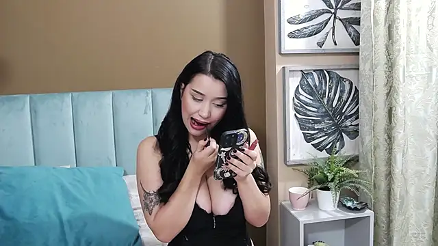 SophieSkyess online show from October 14, 2025, 1:23 pm
