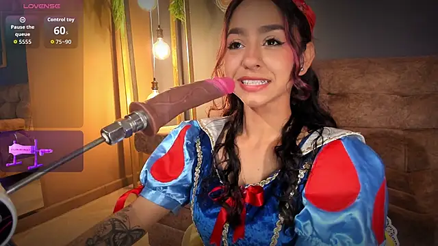 RACHELRUIZ online show from October 31, 2025, 3:13 pm