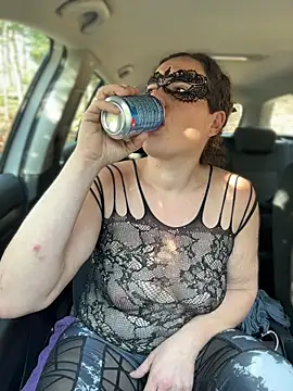 Snapshot of Nadja_Noir chatting on January 18, 2026, 12:20 pm Nadja Noir online show from January 18, 2026, 12:20 pm