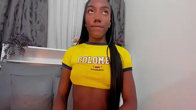 Snapshot of Mistt_Mia chatting on October 5, 2025, 12:25 pm Mistt Mia online show from October 5, 2025, 12:25 pm