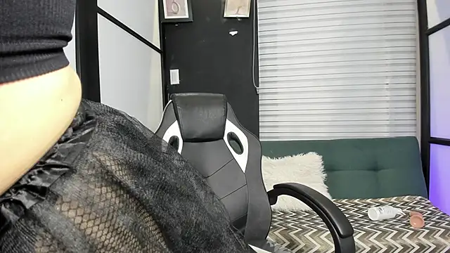 Snapshot of SamaraAnders_ chatting on November 1, 2025, 5:09 am SamaraAnders online show from November 1, 2025, 5:09 am