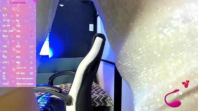 Snapshot of SamaraAnders_ chatting on November 12, 2025, 4:46 am SamaraAnders online show from November 12, 2025, 4:46 am