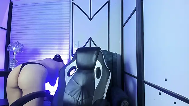 Snapshot of SamaraAnders_ chatting on November 13, 2025, 4:33 am SamaraAnders online show from November 13, 2025, 4:33 am