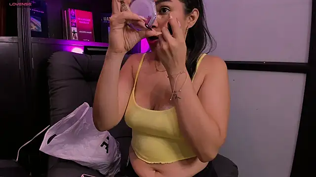 Snapshot of SamaraAnders_ chatting on November 23, 2025, 4:23 am SamaraAnders online show from November 23, 2025, 4:23 am