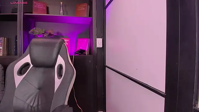 Snapshot of SamaraAnders_ chatting on November 30, 2025, 5:33 am SamaraAnders online show from November 30, 2025, 5:33 am