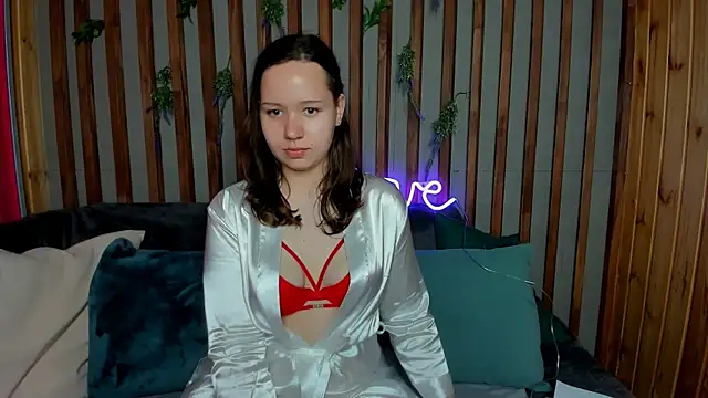 Laura Ellinss online show from September 22, 2025, 7:54 am