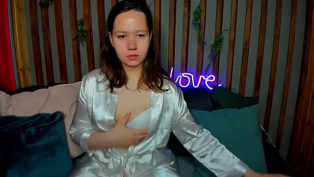 Laura Ellinss online show from September 27, 2025, 1:10 am