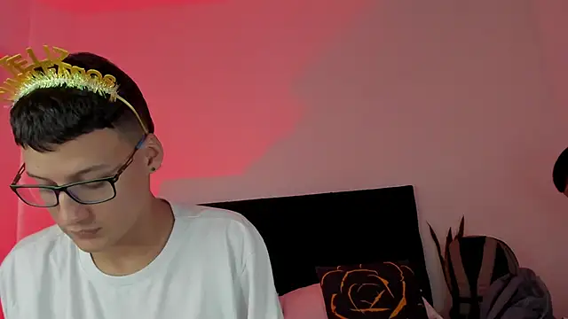 NoahLux online show from September 23, 2025, 6:55 pm