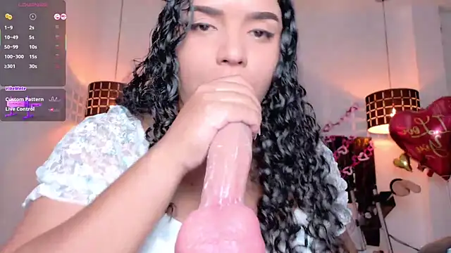 Snapshot of emily_perezz chatting on February 13, 2026, 7:54 pm emily perezz online show from February 13, 2026, 7:54 pm