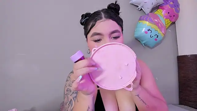 melody blossom  online show from November 4, 2025, 8:08 pm